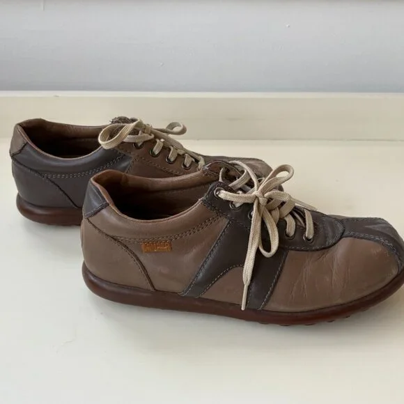 Vintage Camper "Twins" Sneakers - Picture 3 of 7